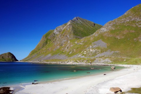 Fine, crystal-clear sandy beach with turquoise-green water, Haukland Strand, Leknes, Lofoten,