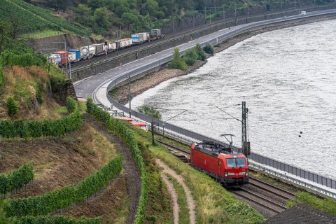 Upper Middle Rhine Valley, railway line on the right bank of the Rhine, goods train line, up to 400
