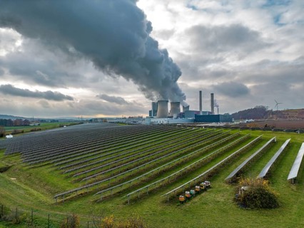 Solarpark Inden, a photovoltaic park in Inden, at the Weisweiler lignite-fired power plant of RWE