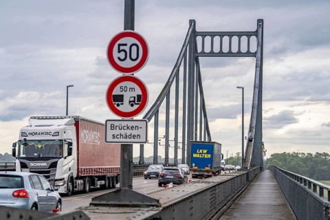 The Krefeld-Uerdingen bridge over the Rhine, between Krefeld and Duisburg, rein belt bridge from