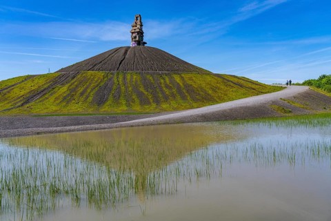 Rheinelbe spoil tip in Gelsenkirchen, 100 metre high spoil tip, landscape park, with the sculpture