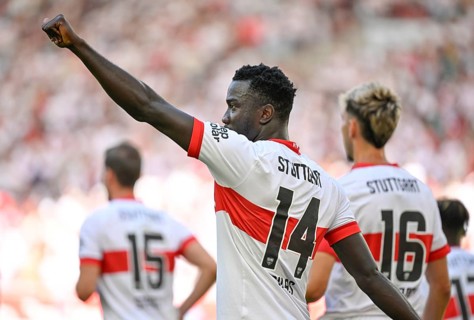 Goal celebration Silas Katompa Mvumpa VfB Stuttgart (14) Atakan Karazor VfB Stuttgart (16)