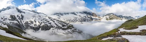 Mountain panorama with high fog in the valley, summit Hochfeiler, Hoher WeiÃŸzint and Hochsteller