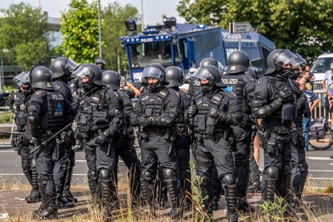 Police at the demonstration against the AFD party conference in Essen, several tens of thousands of