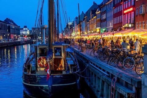 Nyhavn, in the Frederiksstaden district, in the evening, harbour district with houses over 300