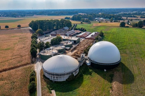 Biogas plant, gas storage, with dome, fermenter tanks for the fermentation process, use of solid