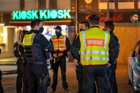 Cooperation with the public order office and the police, checking whether the Corona rules are