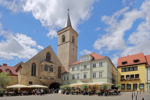 Gothic Ägidienkirche and street pub with people and parasols, Wenigemarkt, Erfurt, Thuringia,