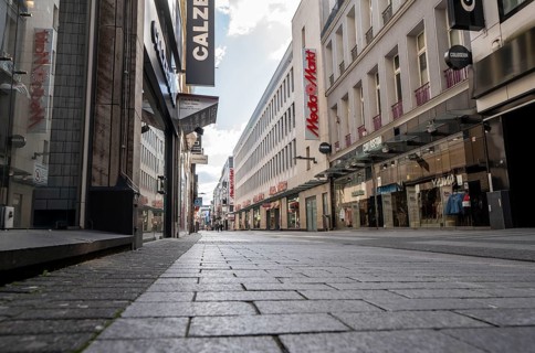 Effects of the coronavirus crisis, empty shopping street, around 1400 hours on Saturday, normally