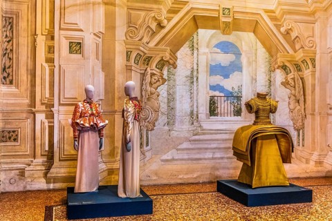 Evening dresses made of silk crepe with embroidered bolero made of silk faille, 1984 and sculpture