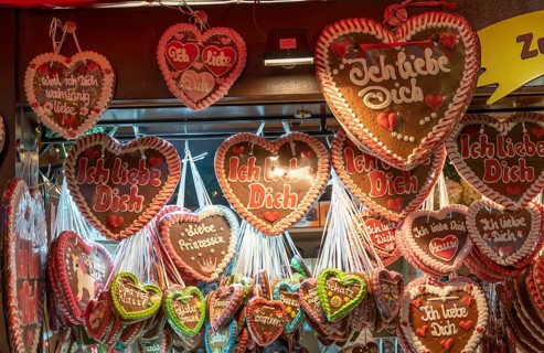 Gingerbread hearts with the inscription Ich liebe Dich, Kosenamen, North Rhine-Westphalia, Germany,