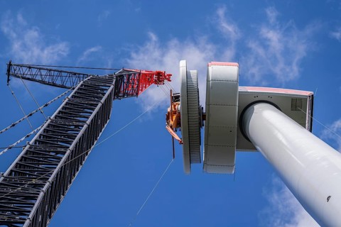 Erection of a wind turbine, wind energy plant, assembly of the ring generator, with a crawler