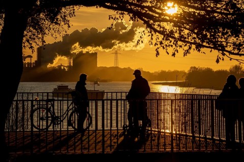 Rhine promenade in Duisburg-Wanheim, sunset, view of the Rhine and Hüttenwerke Krupp Mannesmann,
