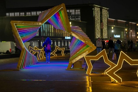 Pre-Christmas season, Portsmouthplatz, station forecourt, walk-in light installation in the shape