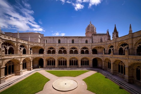 Cloister, inner courtyard, Hieronymite monastery Mosteiro dos Jeronimos, also known as Mosteiro de