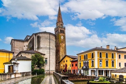 Leaning Campanile of the Cathedral of St Andrea Apostolo, medieval old town, Portogruaro, Veneto,