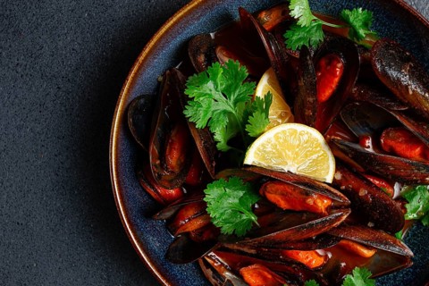 Mussels in tomato sauce, homemade, no people