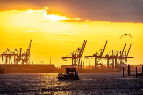 Port of Hamburg, view of the Blohm + Voss shipyard, evening, cranes of the container terminals,