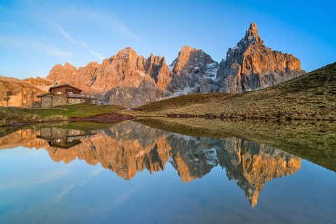 Laghetto Baita Segantini, fog, Cimon della Pala, Pala Group, Parco Naturale Paneveggio Pale di San