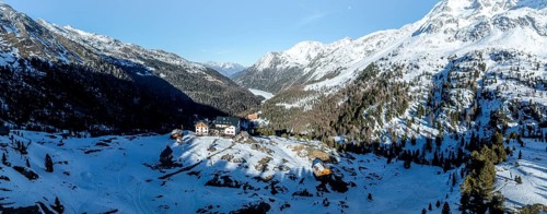 Zufallhütte in Val Martello, snow-covered mountain landscape, Ortler group, Trento, Italy, Europe