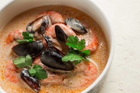 Seafood, shrimp and mussels, in creamy garlic sauce, homemade, no people