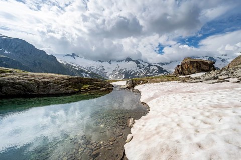 Picturesque mountain landscape with mountain lake, Schwarzsee, glacier Schwarzensteinkees and