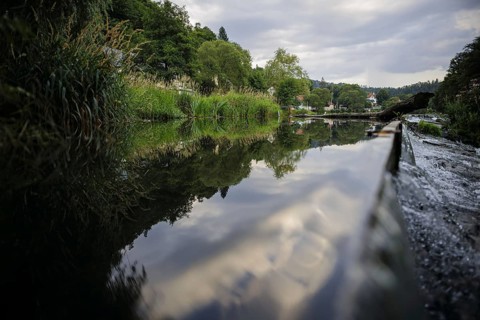 Symbolic photo. Clouds are reflected in the barrage of the Saale in Ziegenrück. Ziegenrück, 20.07