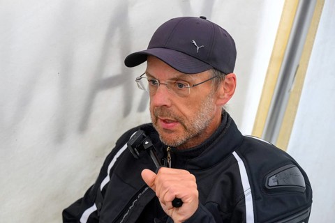 Richard Cluse (on his 60th day on hunger strike) explains in the press conference that Scholz will