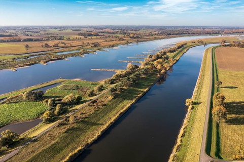 Aerial view of channel Gnevsdorfer Vorfluter and river Elbe, between Wittenberge and Havelberg,