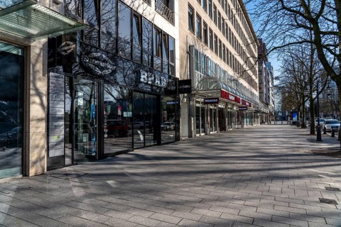 Empty Königsallee, Kö, empty city centre, shopping street, effects of the coronavirus pandemic in