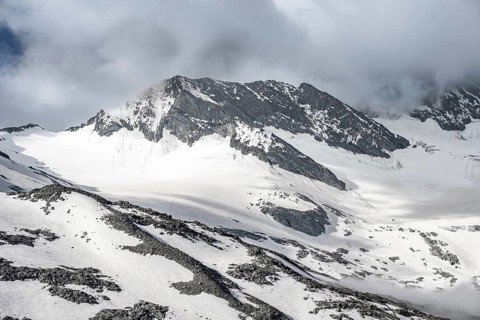 Mountain peak Dosso Largo with GLetscher Schlegeiskees, Berliner Höhenweg, Zillertal Alps, Tyrol,