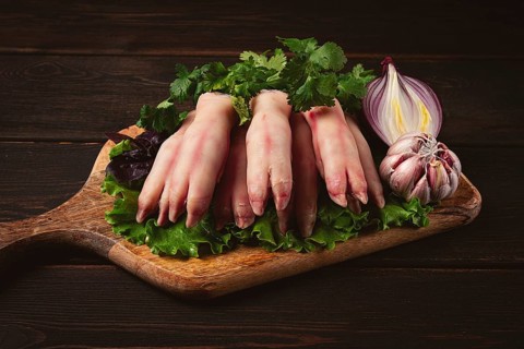 Raw, pig's feet, young piglet, piglet's hooves