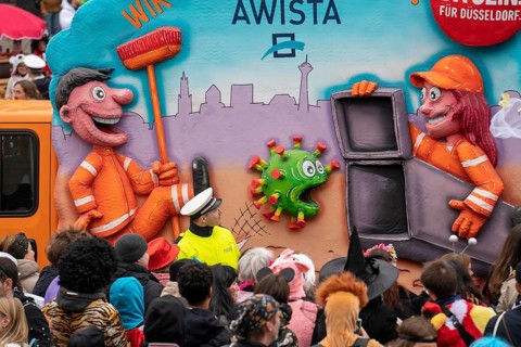 Rose Monday parade in Düsseldorf, themed floats of carnival societies and other participants in the