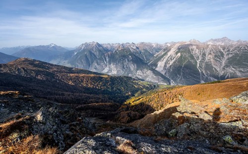 View from the ridge of the Venet to the mountain panorama of the Parzinn Group of the Lechtal Alps,