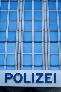 Police, building of a police authority Symbolic image