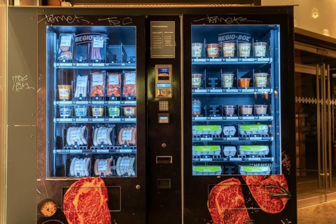 Barbecue food vending machine, food vending machines, fresh eggs, meat, sausages, sauces, various