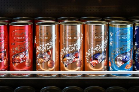 Lindth Lindor display shelf