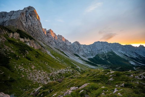 Alpenglow at the Biegenköpfen and Wolayerkopf, mountain landscape with green meadows and rocky