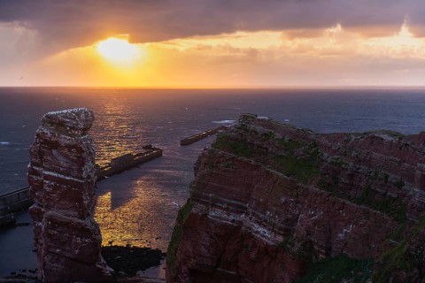 Evening shot, Lange Anna Felsen, red sandstone cliff, Lummenfelsen, cloudy sky, Helgoland Oberland,