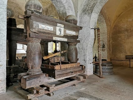 Lay refectory, exhibition of historical wine presses from the period 1668 to 1801, Eberbach