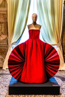 Silk-taffeta-sauvage evening dress with attached fans in various shades of red and pink, exhibition