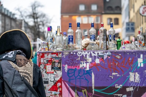 Rose Monday parade in Düsseldorf, alcohol consumption, drinking of high-proof spirits, North