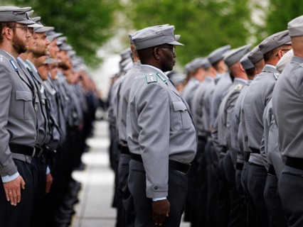 Army soldiers of an honour formation of the final roll call of the Bundeswehr missions MINUSMA and