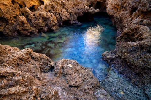 Algar Seco rock formation, coloured rocks and underground caves, caves, shell limestone, Carvoeiro,