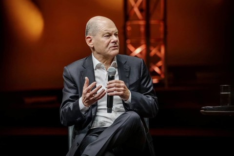 Discussion panel Olaf Scholz (SPD), Federal Chancellor, with author Juli Zeh (not pictured) in