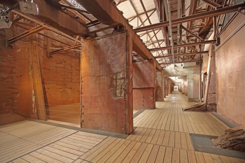 Interior view of the Möllerhalle with long corridors, vanishing point, path, partition walls,