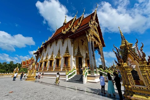 Prayer hall at Wat Plai Laem temple, Koh Samui, Thailand, Asia