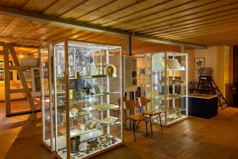 The Siebenschlehner Pochwerk is a listed pochwerk in the NeustÃ¤dtel district of Schneeberg. It was