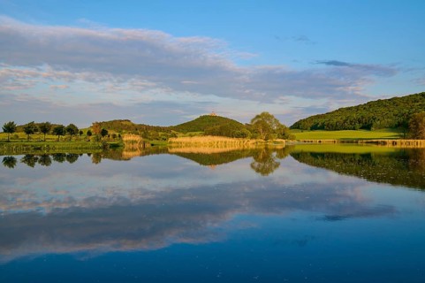 Lake with reflection in spring with castle at sunset, Veste Wachsenburg, Amt Wachsenburg, Drei