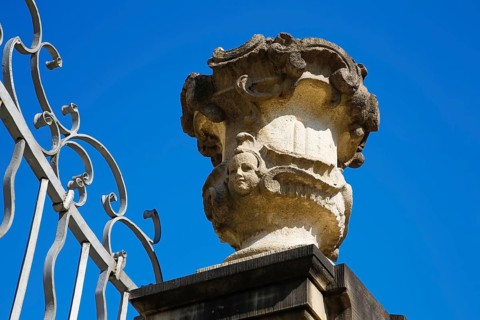 Stadion Castle Bönnigheim, detail, wall end, decorative element on wall, fence, vase-like stone
